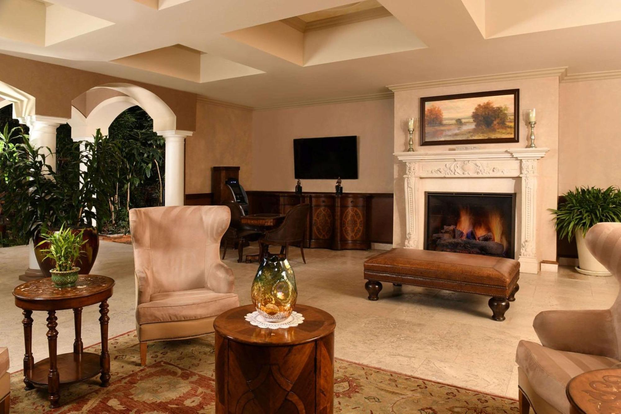 Woolley's Classic Hotel Aurora