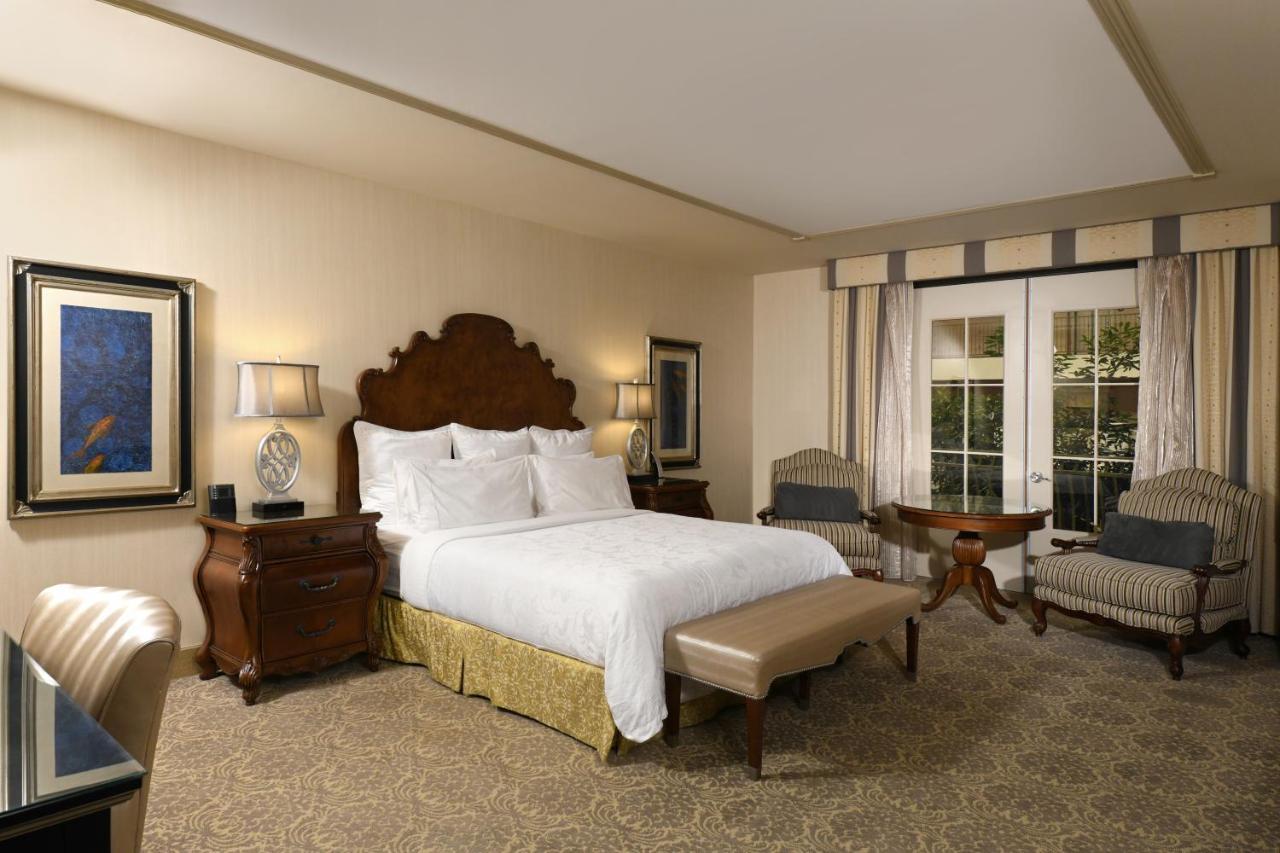 Woolley's Classic Hotel Aurora