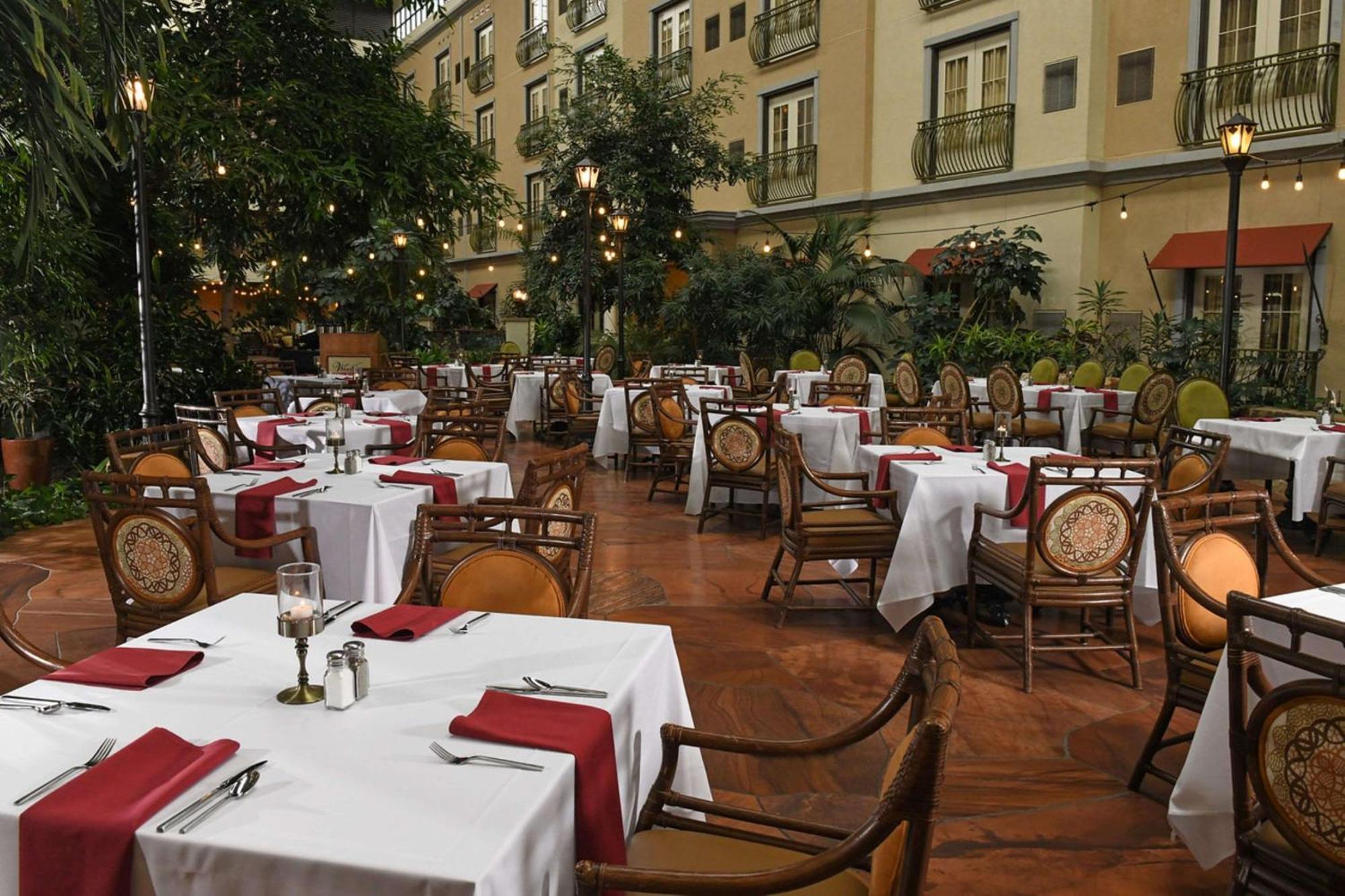 Hotel Woolley's Classic Aurora